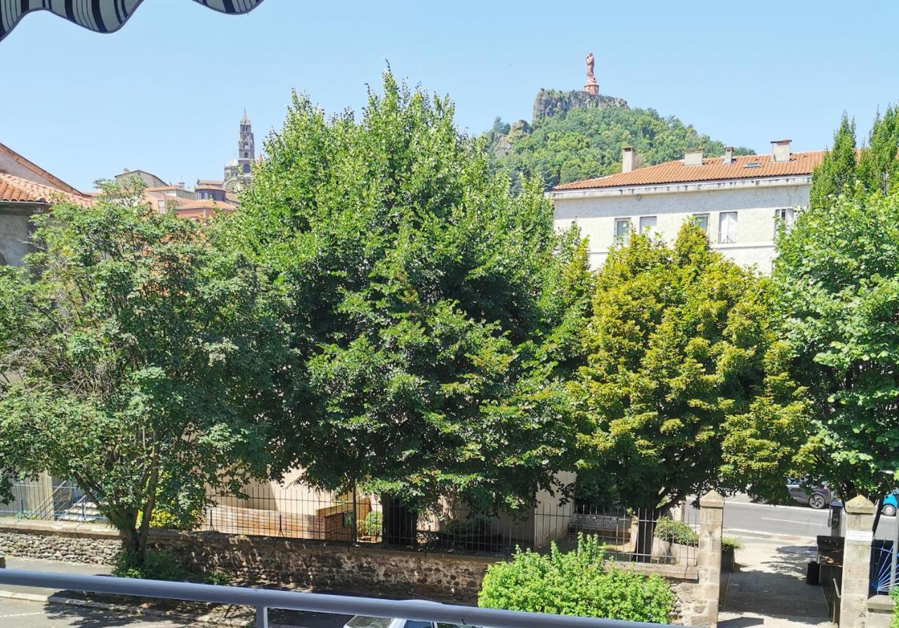 Chambre Privee Dans Appart Partage, Centre Ville, Avec Vue Sur Les Monuments Le Puy-en-Velay Exterior photo